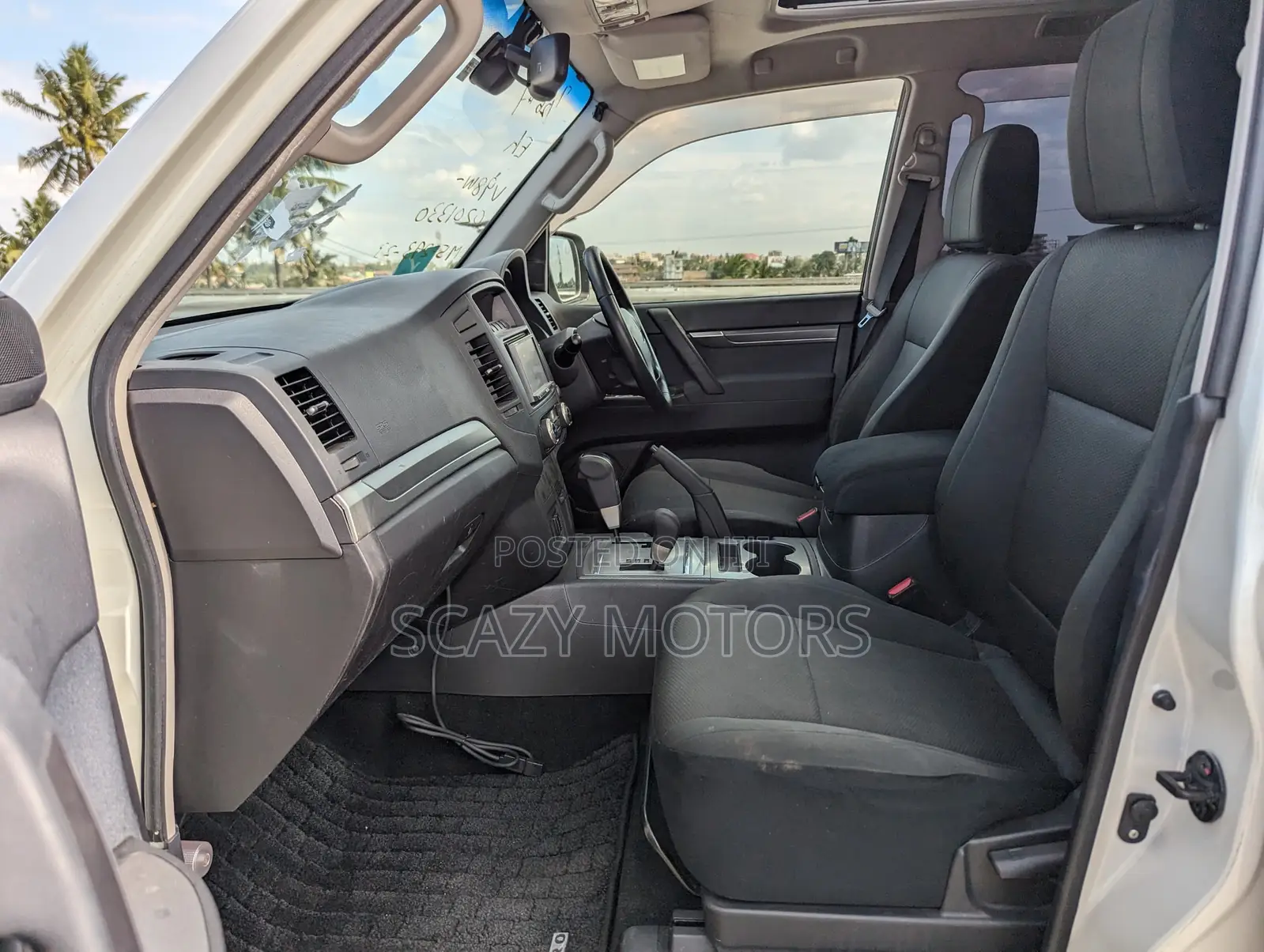 Mitsubishi Pajero 2009 Off white