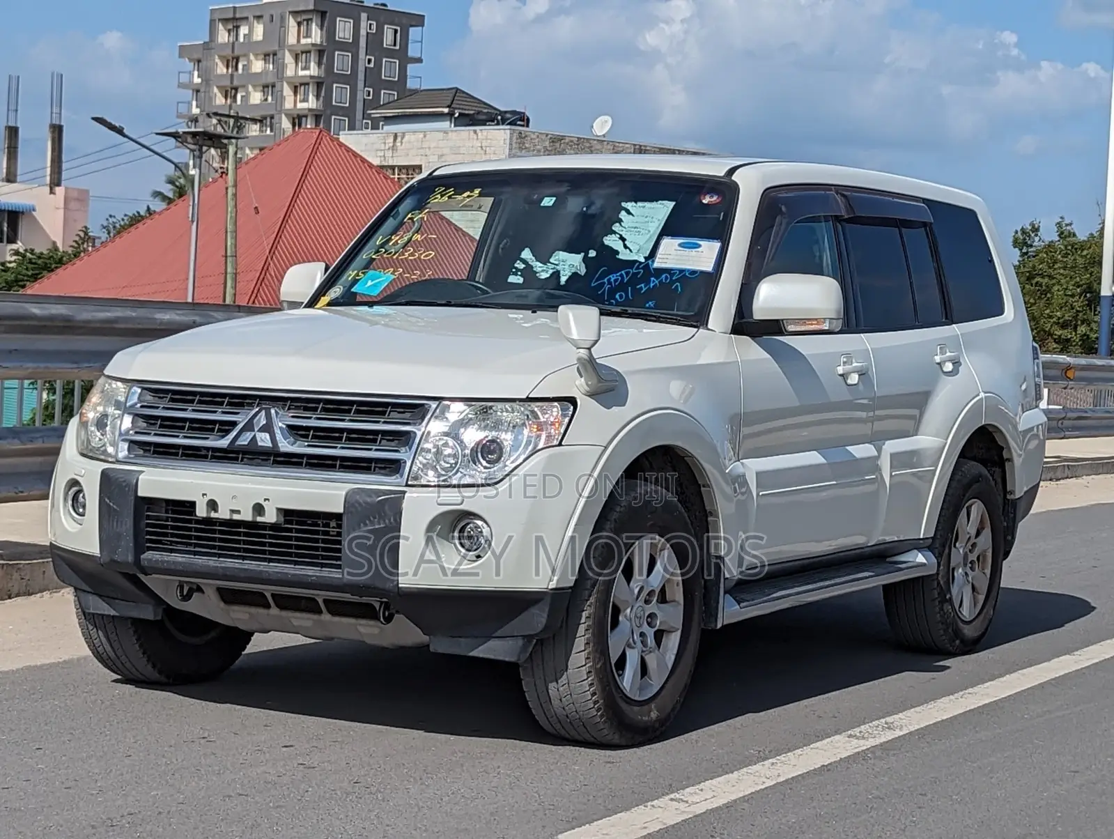 Mitsubishi Pajero 2009 Off white