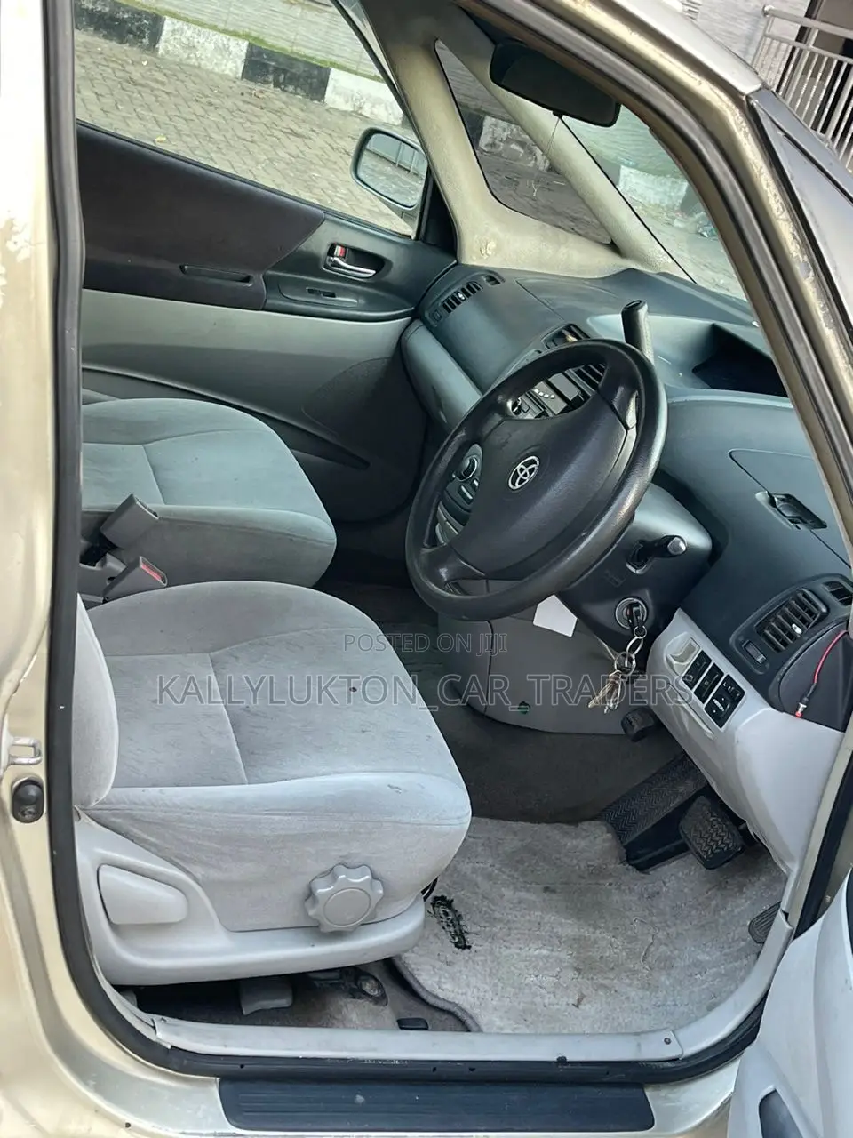 Toyota Opa 2000 Silver