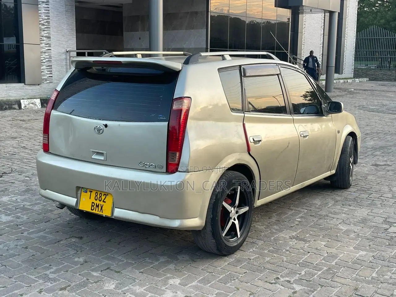 Toyota Opa 2000 Silver