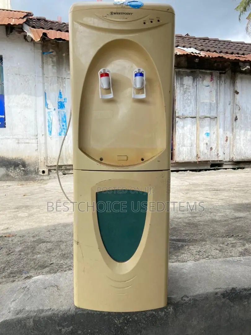 Water Dispenser Used Bado Ipo Kwenye Hali Nzuri