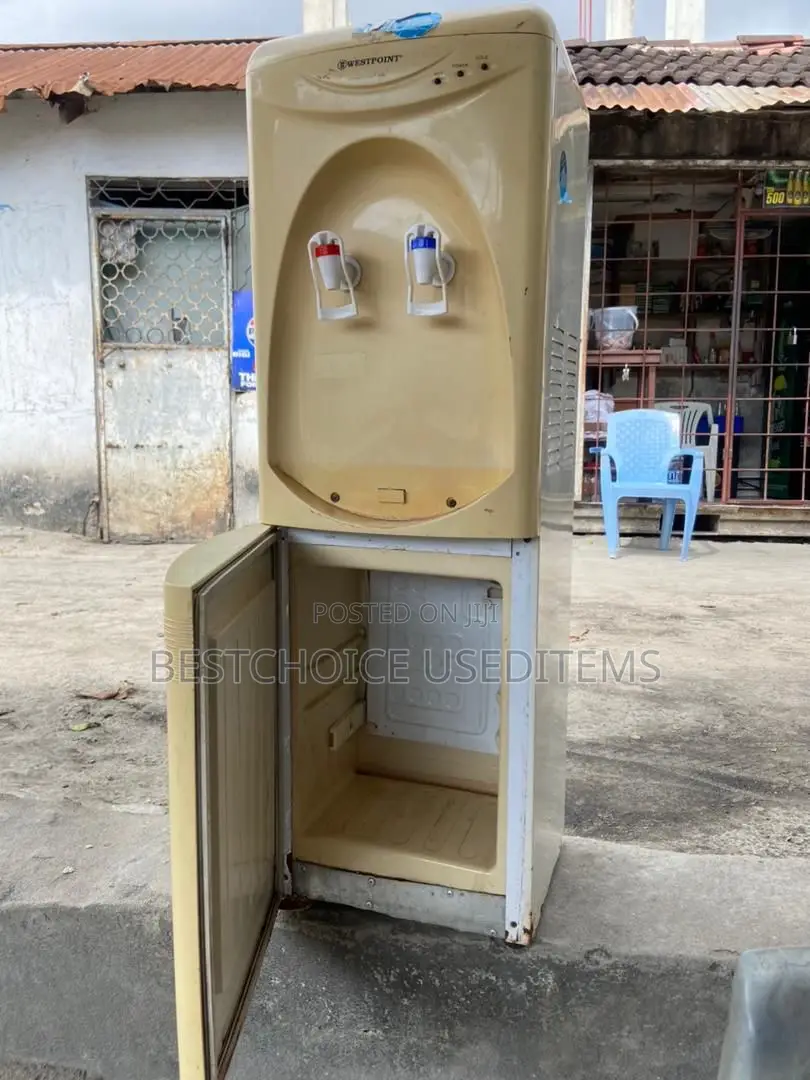 Water Dispenser Used Bado Ipo Kwenye Hali Nzuri