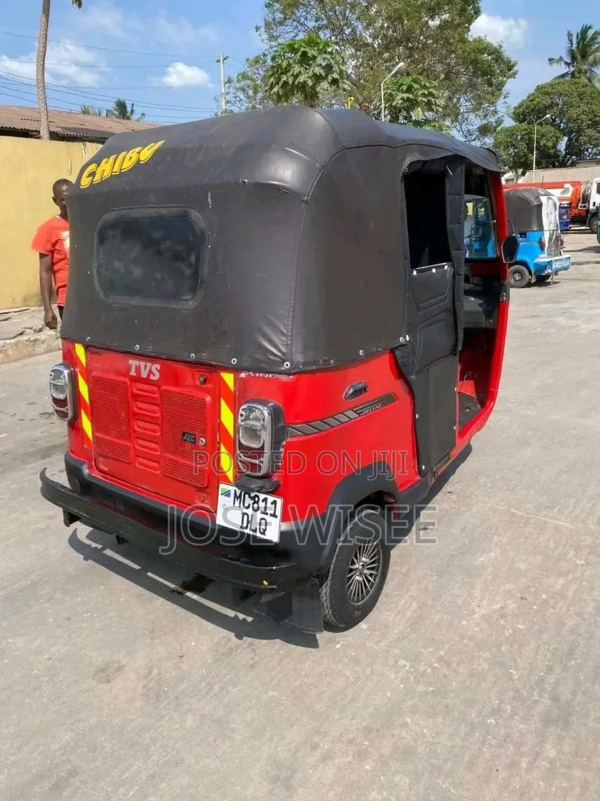 Bajaj Avenger 200 2024 Red