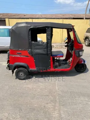 Bajaj Avenger 200 2024 Red