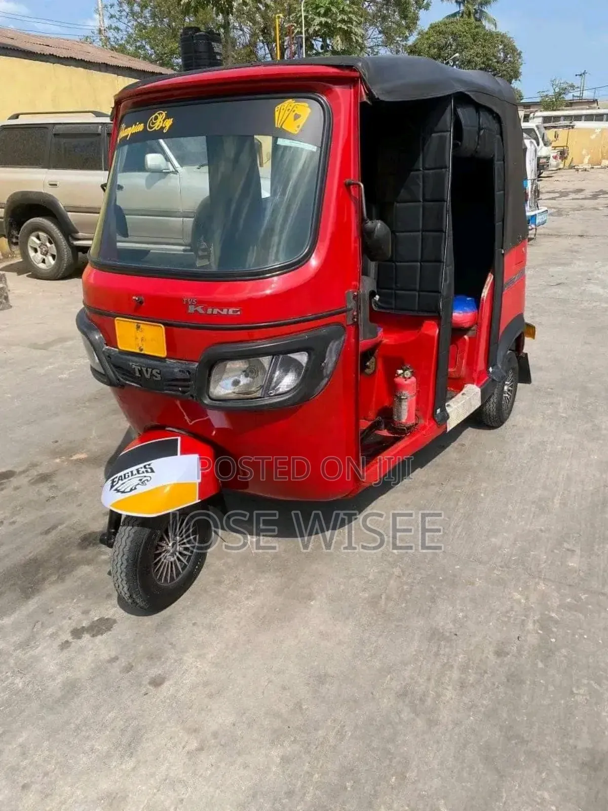 Bajaj Avenger 200 2024 Red