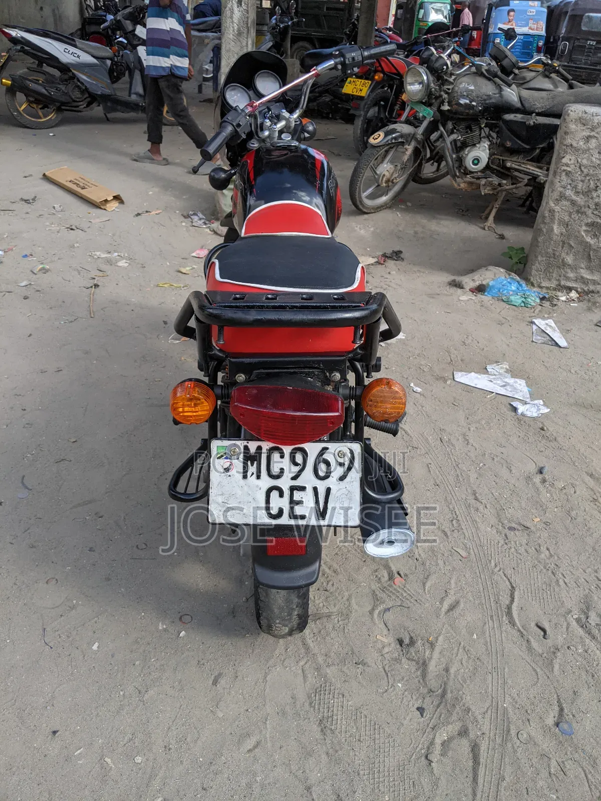 Bajaj Boxer X125 2024 Black