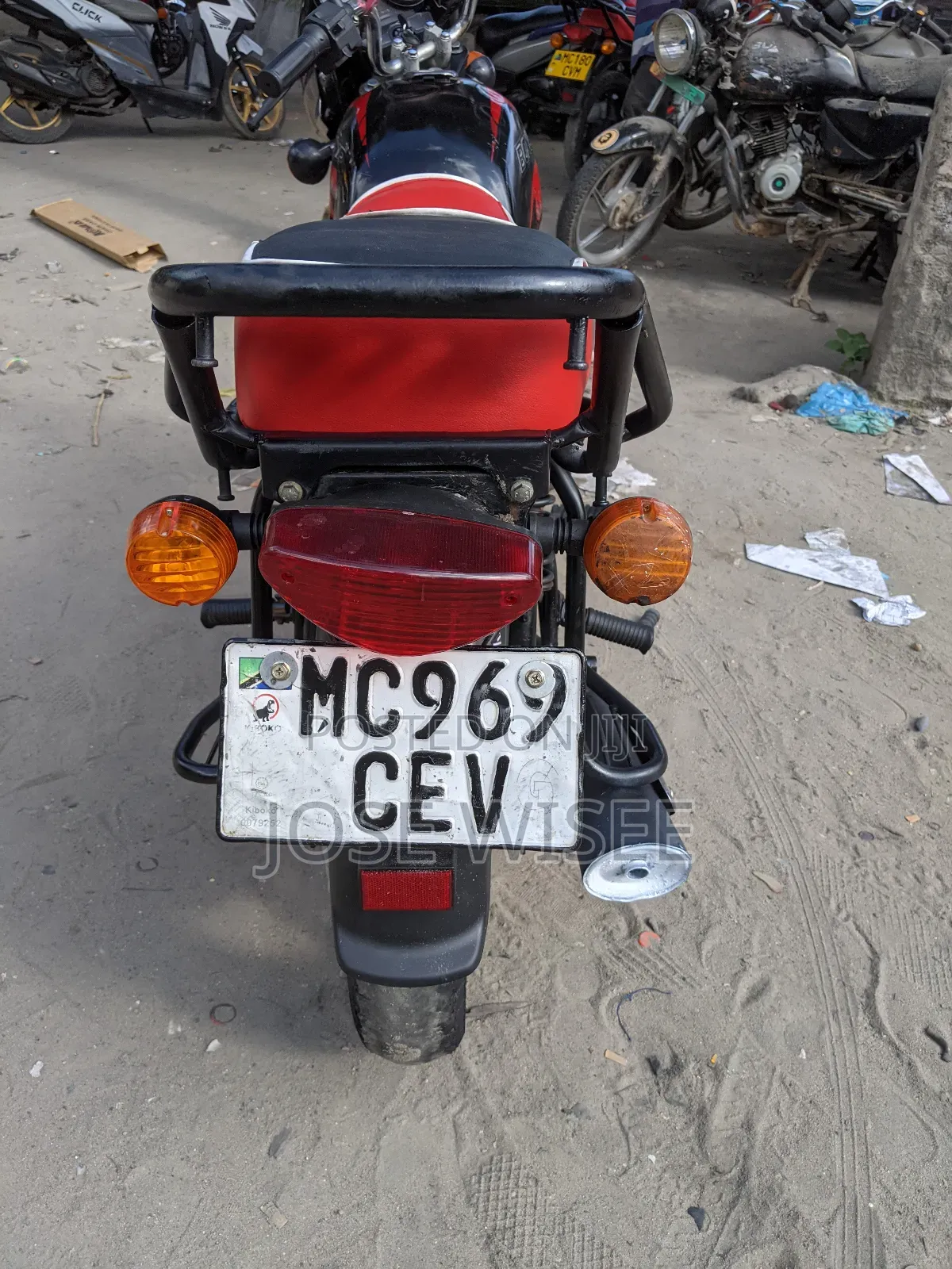 Bajaj Boxer X125 2024 Black