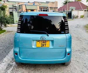 Toyota Sienta 2006 Blue