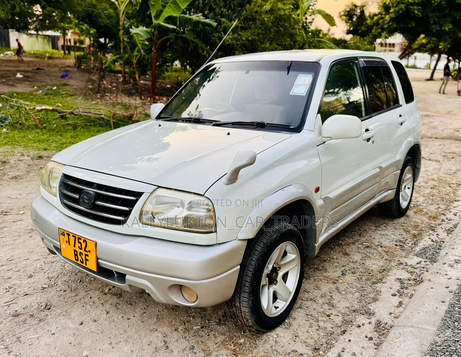Suzuki Escudo 2004 Silver