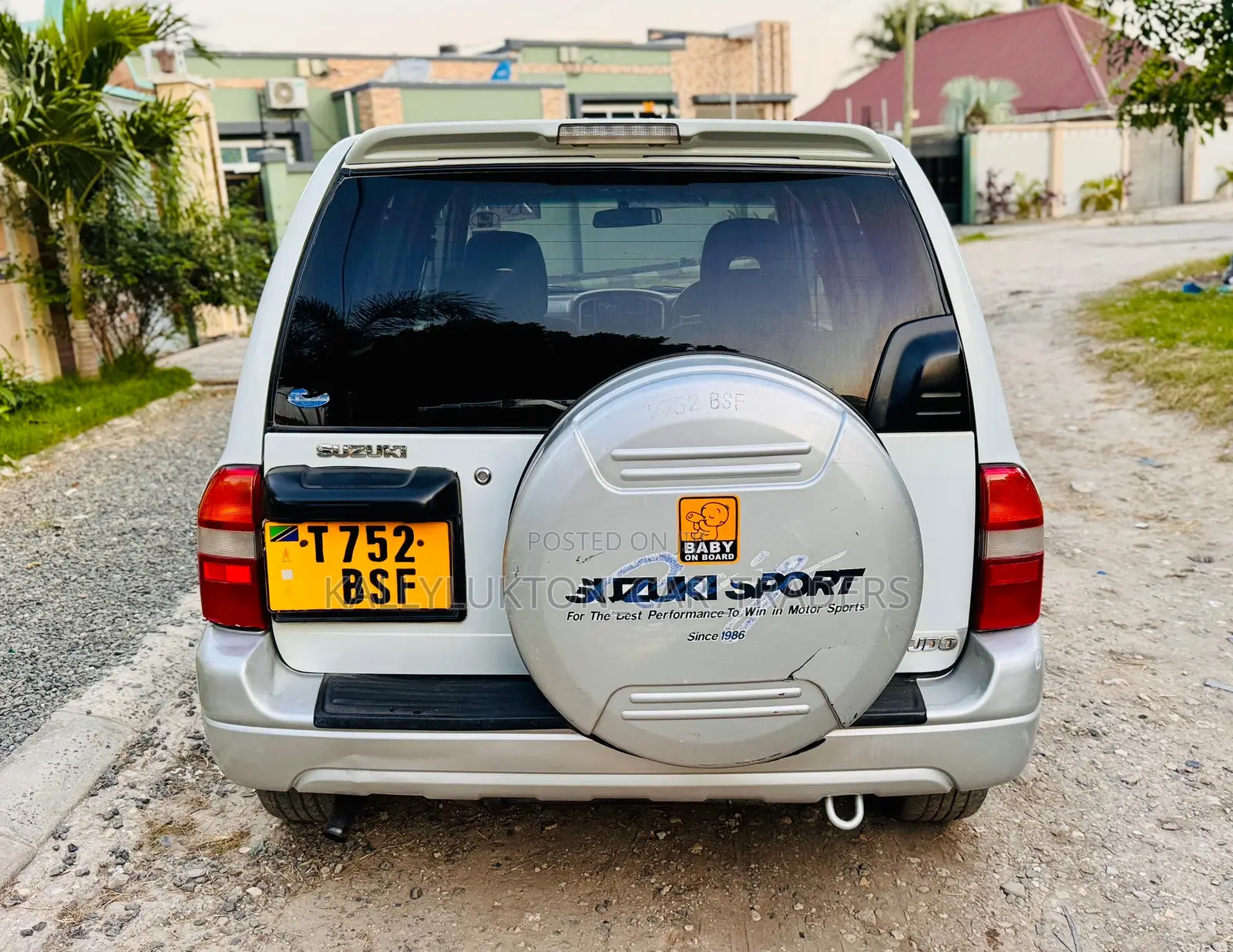 Suzuki Escudo 2004 Silver