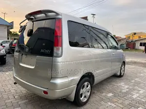 Toyota Noah 2.0 FWD (8 Seater) 2002 Silver