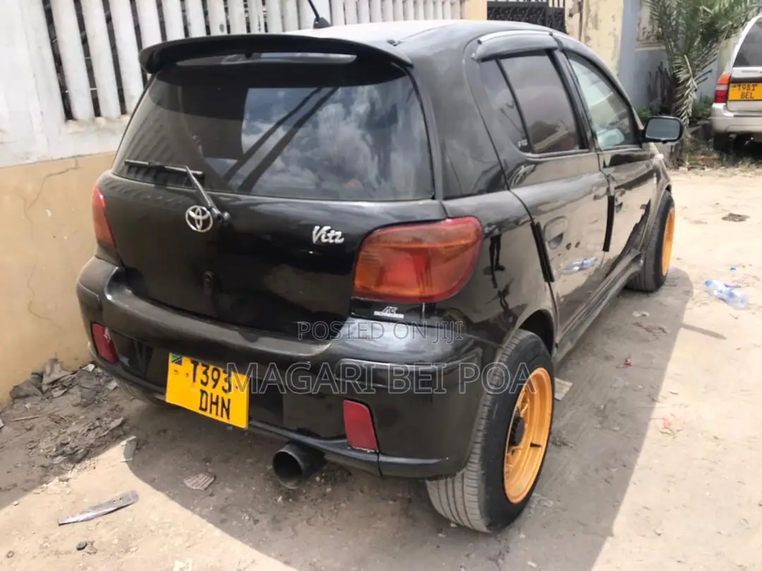 Toyota Vitz 2002 Black