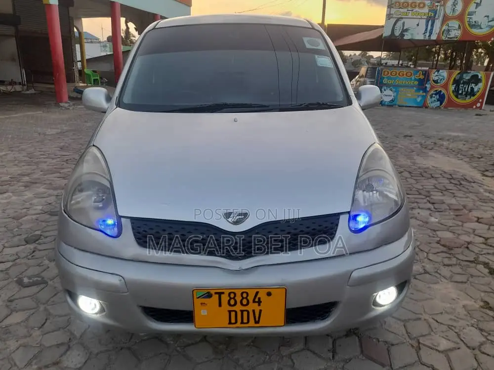 Toyota Fun Cargo 2004 Silver