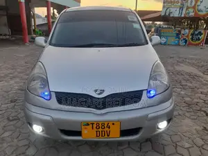 Toyota Fun Cargo 2004 Silver