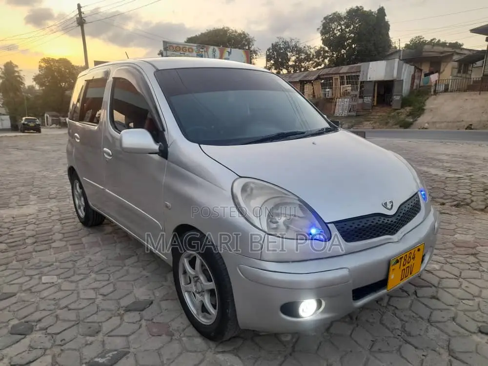 Toyota Fun Cargo 2004 Silver