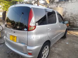 Toyota Fun Cargo 2004 Silver