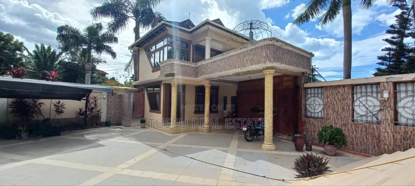 6bdrm Mansion in Senga Rd Mikocheni B for sale