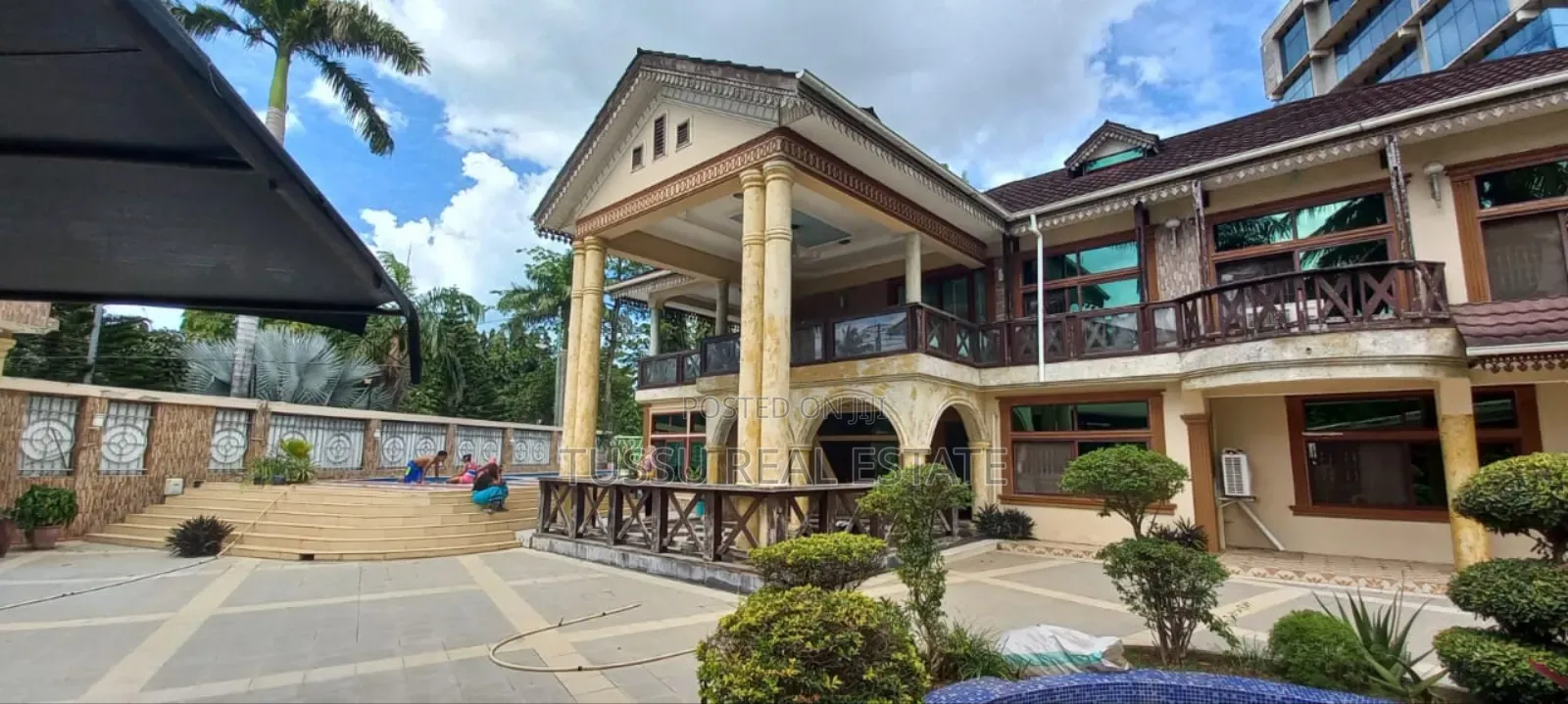 6bdrm Mansion in Senga Rd Mikocheni B for sale
