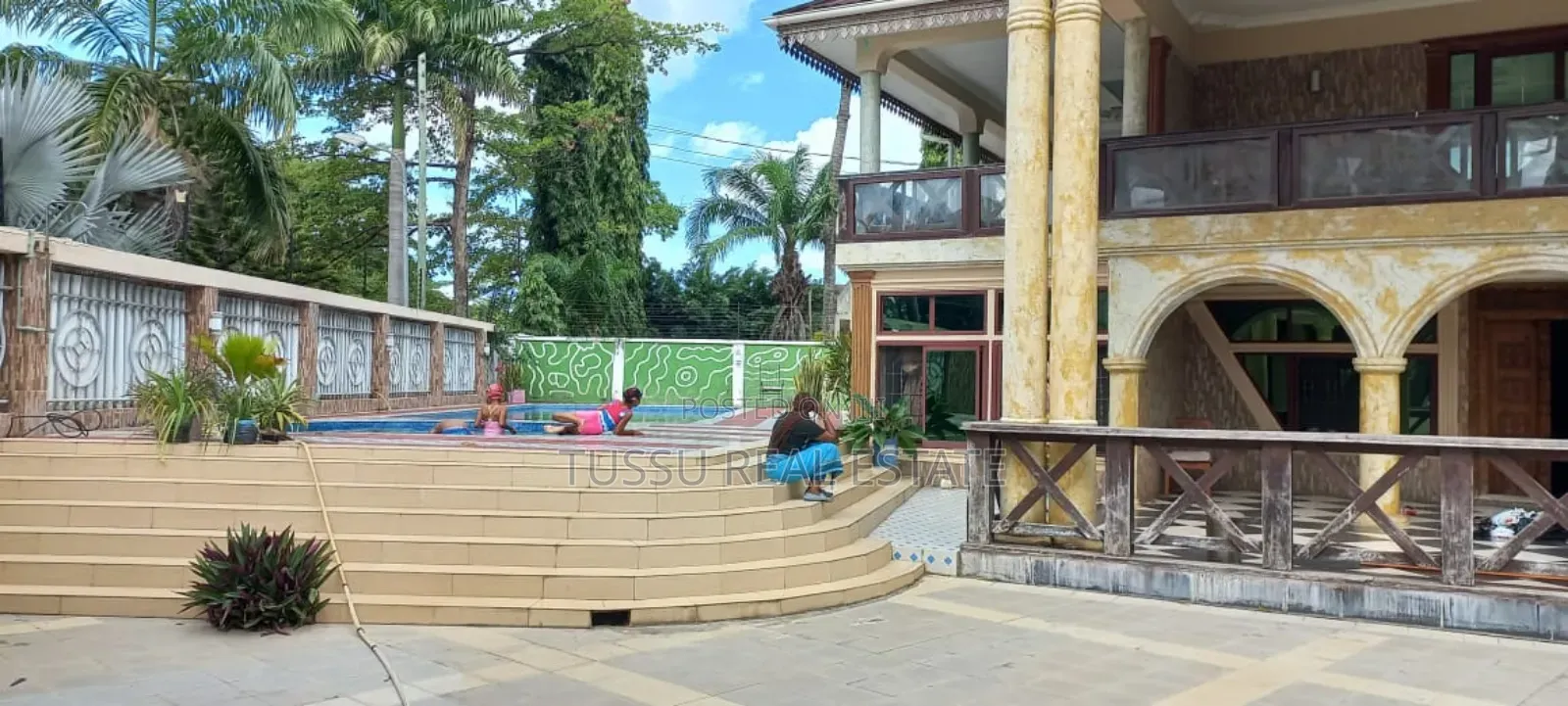 6bdrm Mansion in Senga Rd Mikocheni B for sale