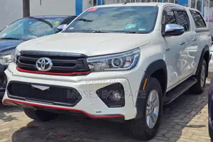 Photo - Toyota Hilux 2018 White