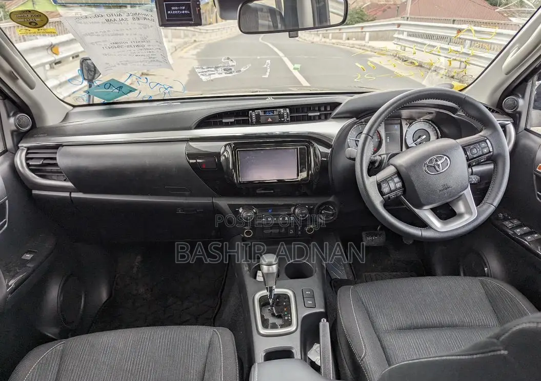 Toyota Hilux 2022 Black