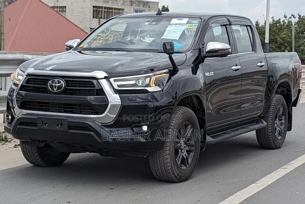 Toyota Hilux 2022 Black