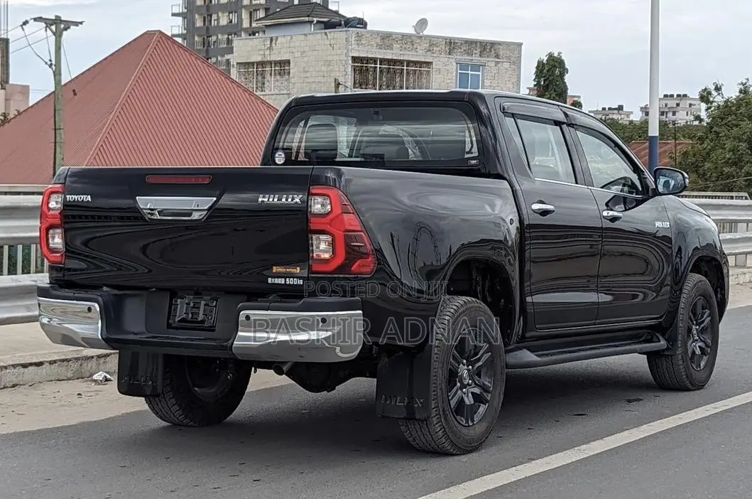 Toyota Hilux 2022 Black