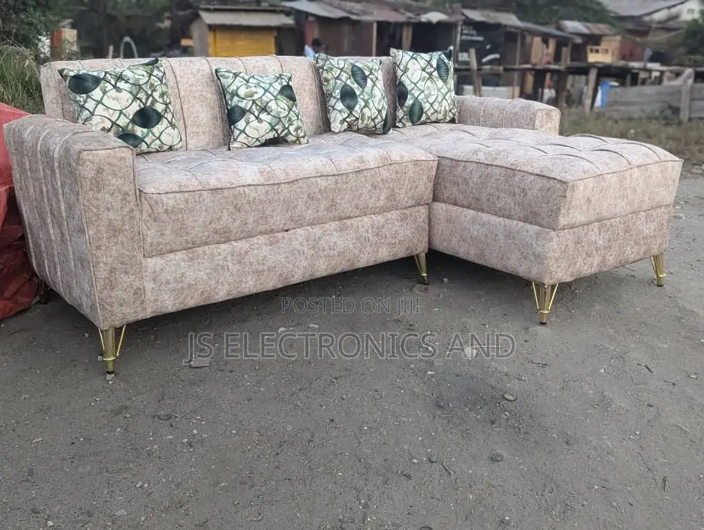 Kabati La Milango Mitatu Na Droo Zake Rangi Nyeupe