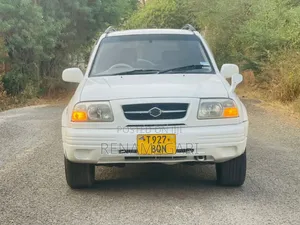 Suzuki Vitara 2001 White