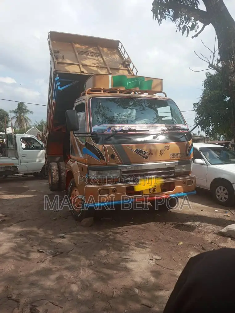 Fuso Tipper