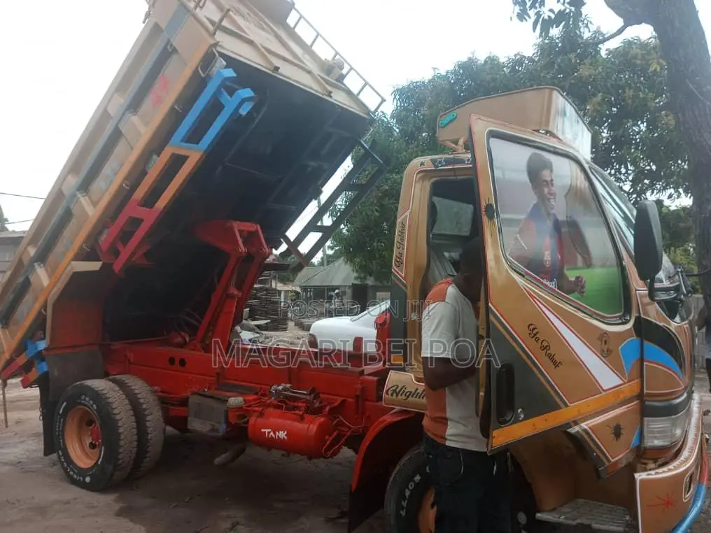 Fuso Tipper