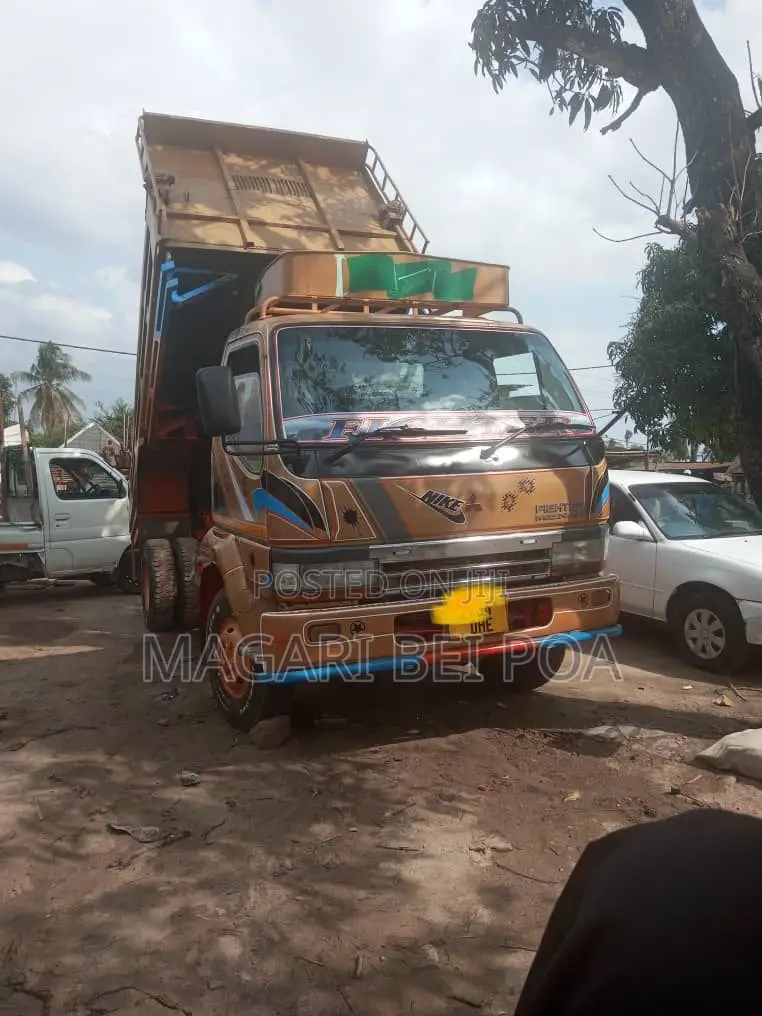Fuso Tipper