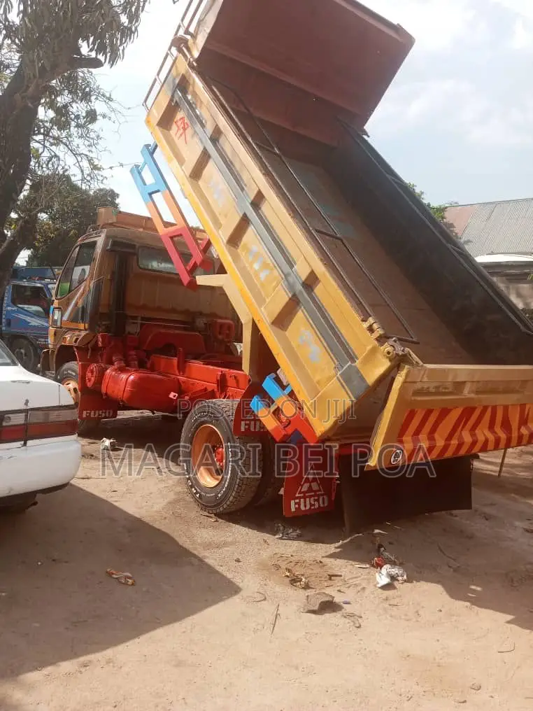 Fuso Tipper