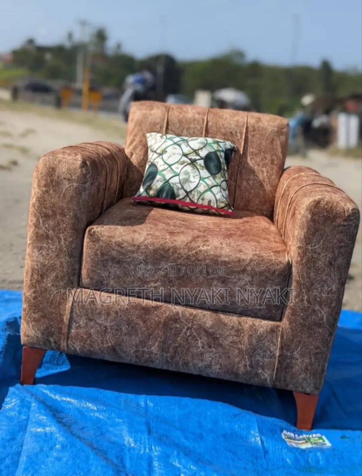 Sofa La Mtu Mmoja Mpya Kabisa Rangi Kali Sana