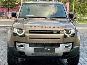 Land Rover Defender SE 2022 Gold