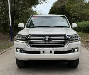 Toyota Land Cruiser 2017 White