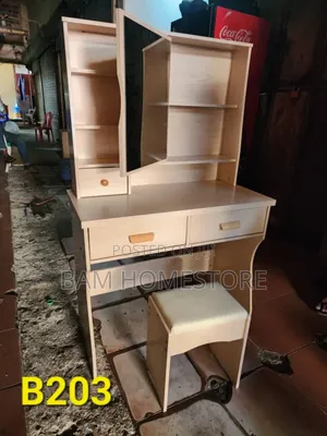 Dressing Table With Rotatable Mirror