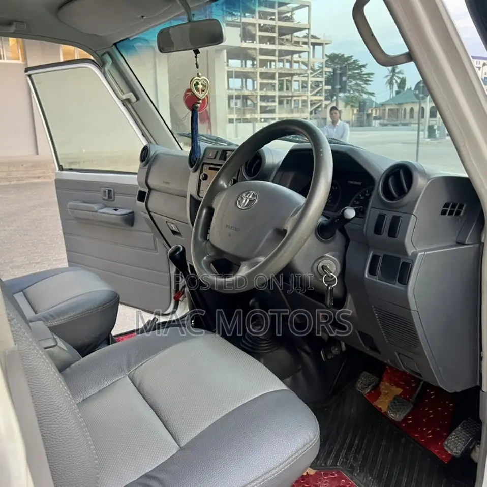 Toyota Land Cruiser 2015 White