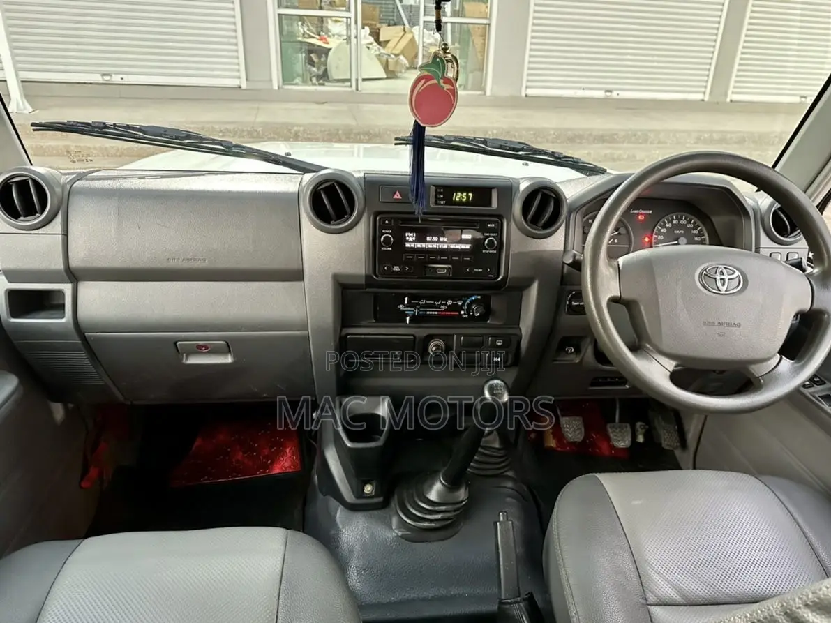 Toyota Land Cruiser 2015 White