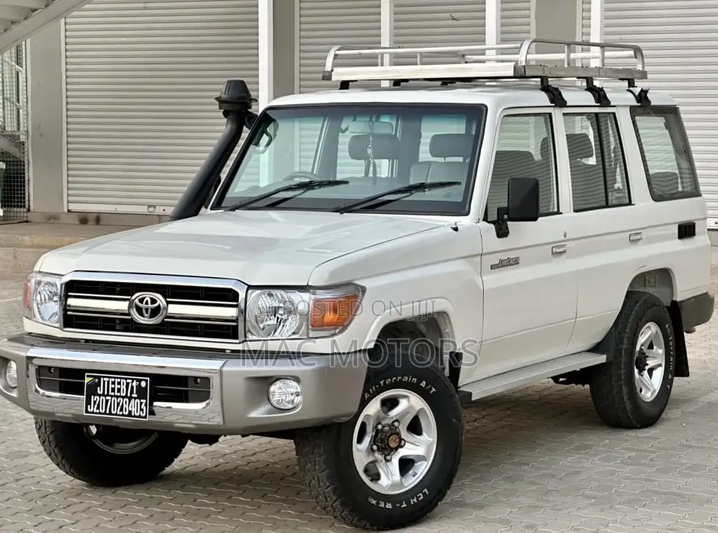 Toyota Land Cruiser 2015 White