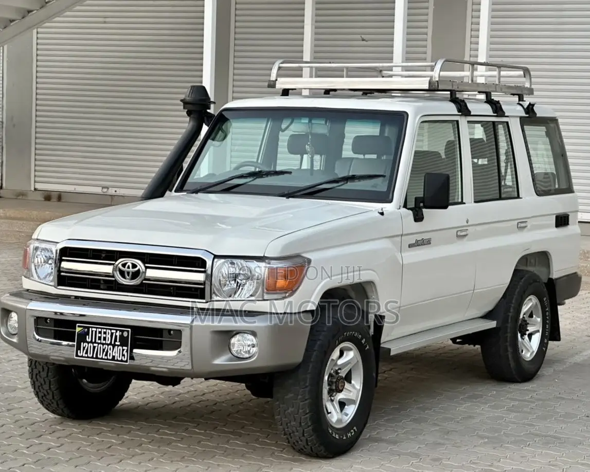 Toyota Land Cruiser 2015 White