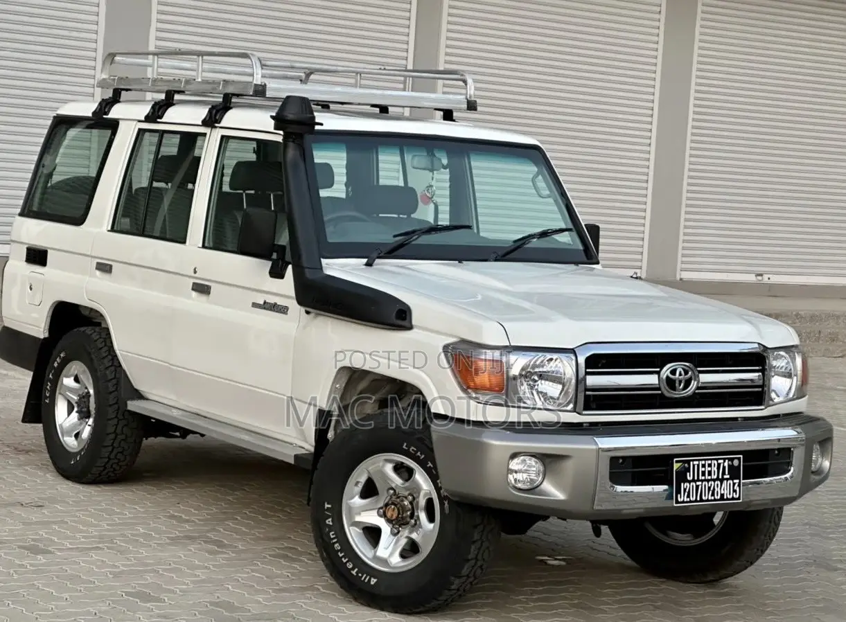 Toyota Land Cruiser 2015 White