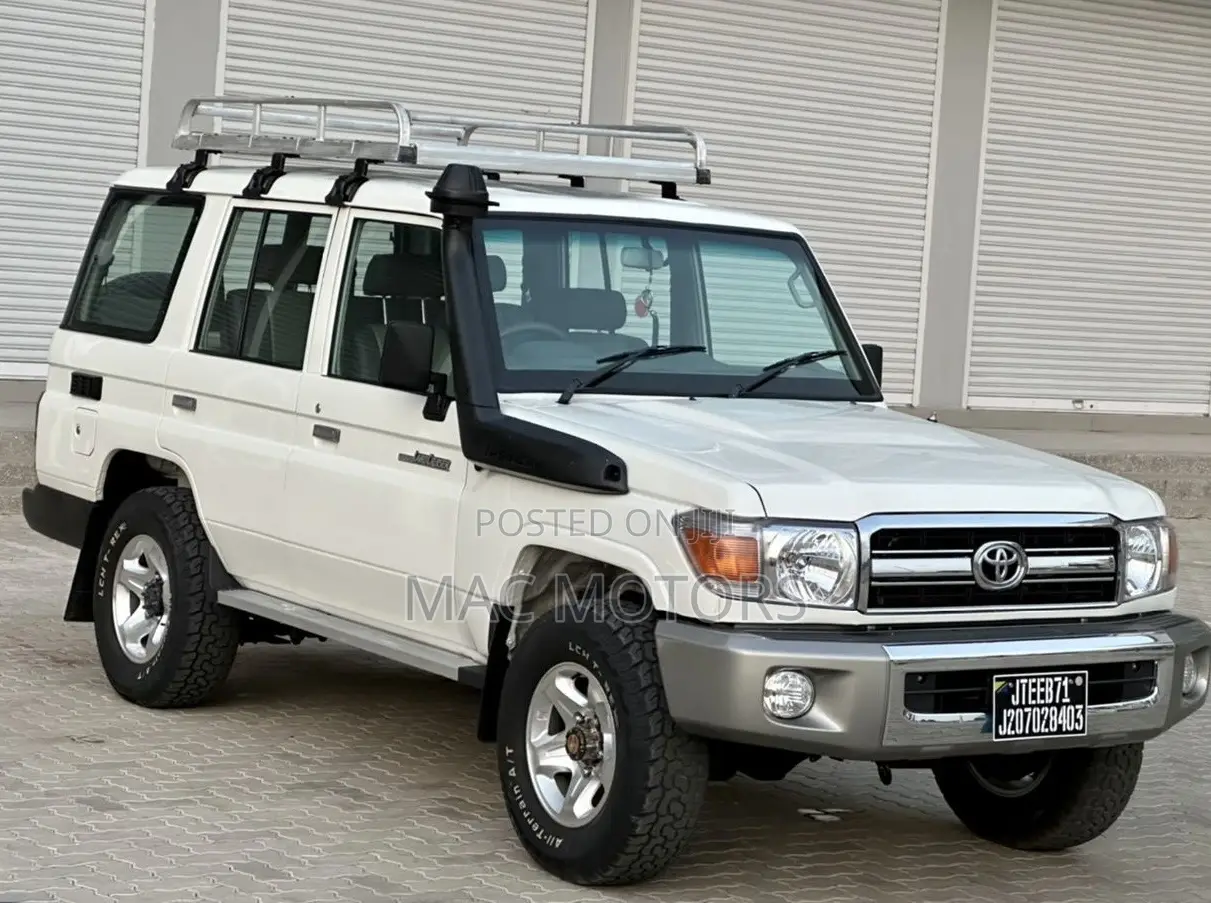 Toyota Land Cruiser 2015 White