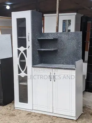 Kitchen Cabinets Ina Milango Miwili Na Kabati Pembeni