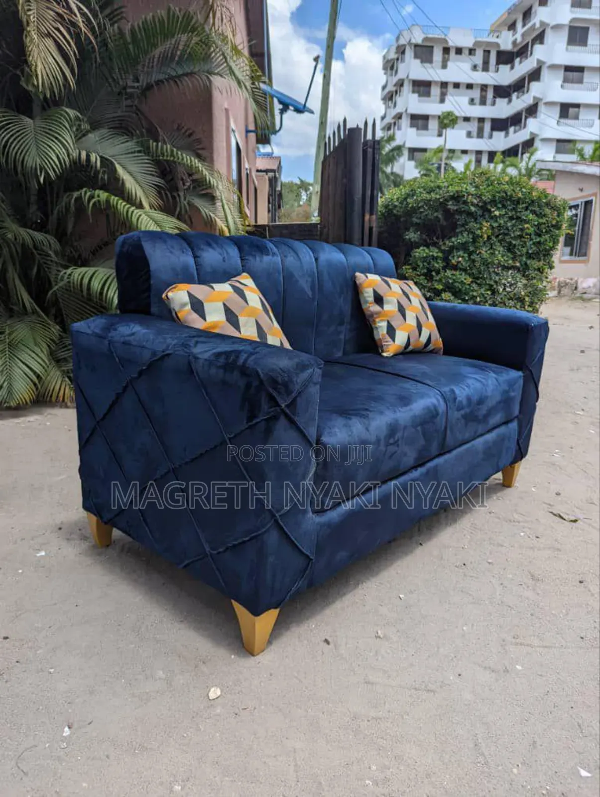 Nauza Sofa La Watu Wawili