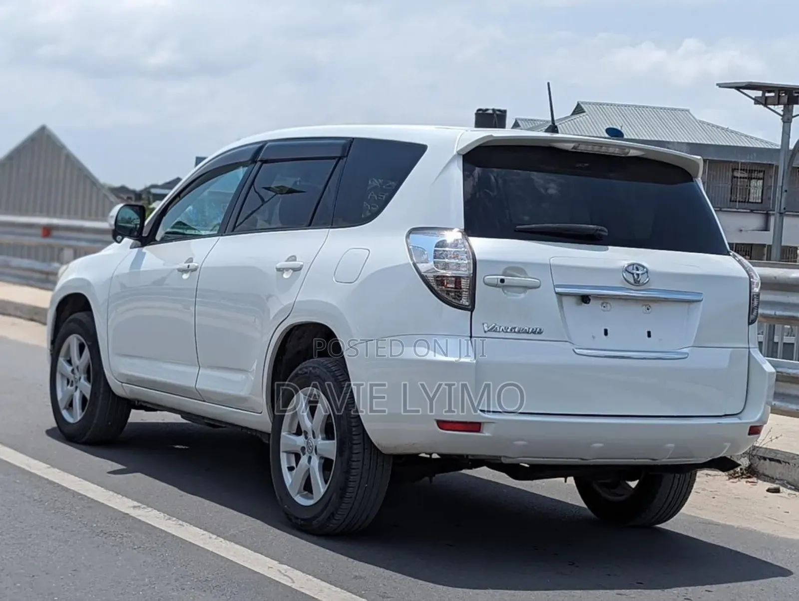 Toyota Vanguard 2007 White