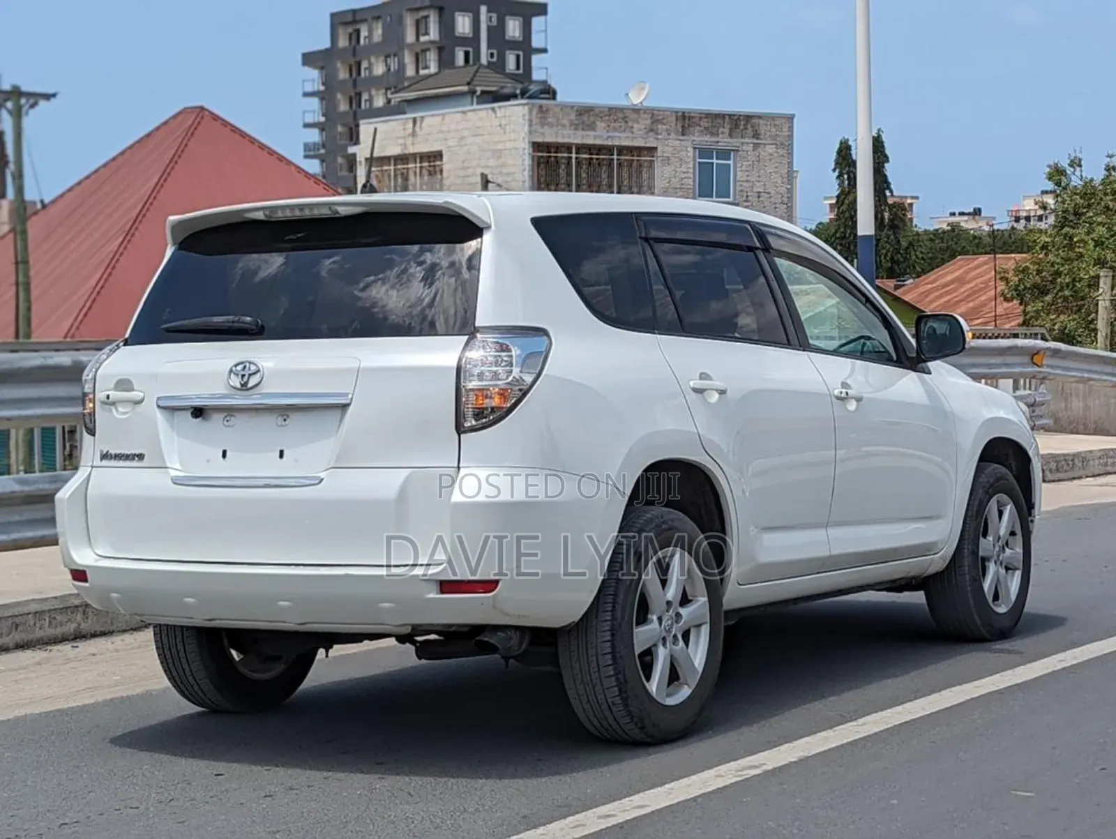 Toyota Vanguard 2007 White