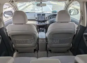 Toyota Vanguard 2007 White