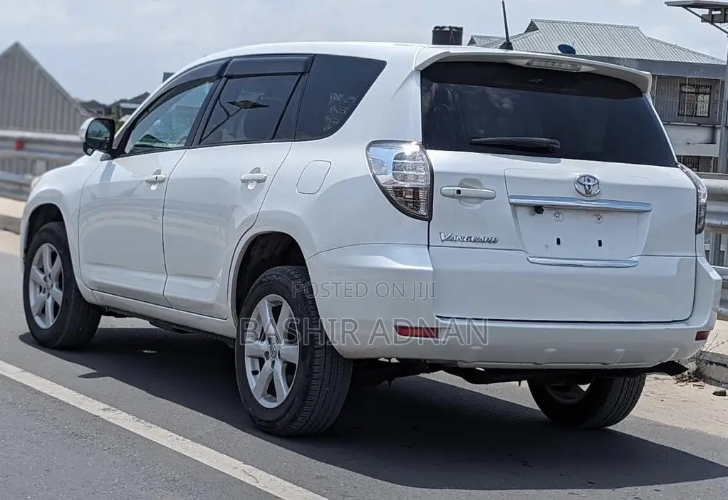 Toyota Vanguard 2007 White