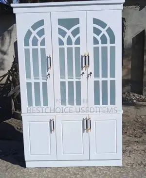 Kabati La Nguo Milango Mitatu Jipya Ni Zuri Mno Mbao Ngumu